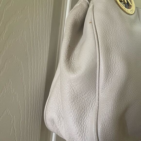Michael Kors leather Beige large shoulder bag accentuate with the gold t… - Picture 9 of 16